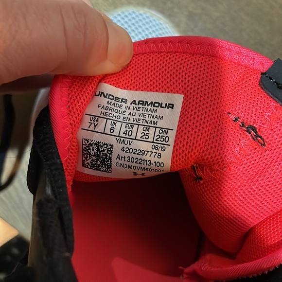 Under Armour Curry 7’s - Picture 6 of 8